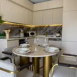Apartment Qoople Legend 37 A-35 With A Private